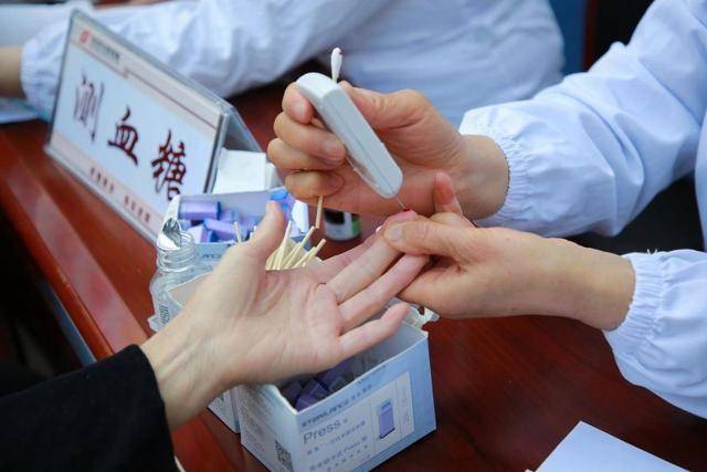 糖尿病与水的奇妙联系，你知道吗？，喝水：糖尿病控制的关键法宝