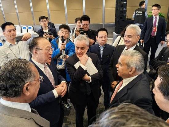 新加坡专家马凯硕:低估中国将是重大错误_特朗普_西方_全世界