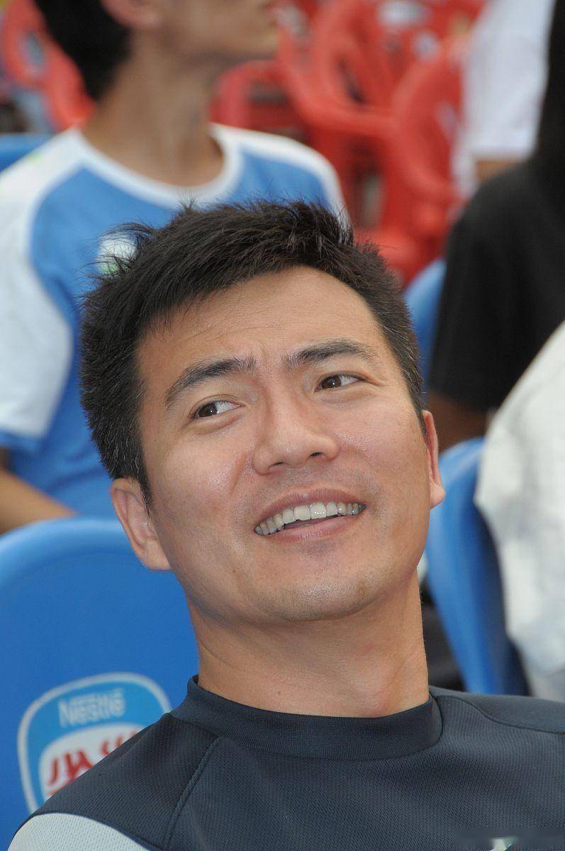 黄健翔:国足主帅工作太轻松?网友怒怼:你行你上