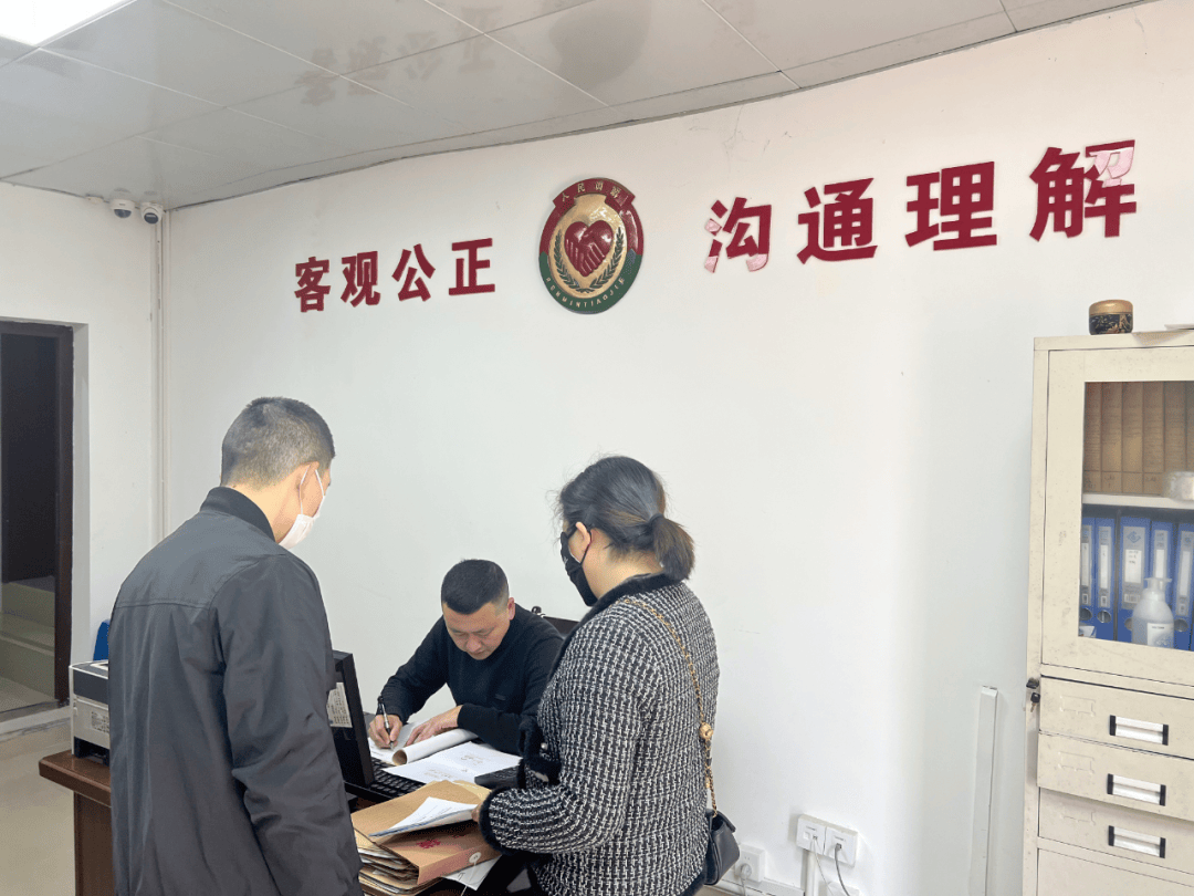 华欣美辰医美两次矫正“大小眼”未果 术前同意书引发拉锯战(图3)