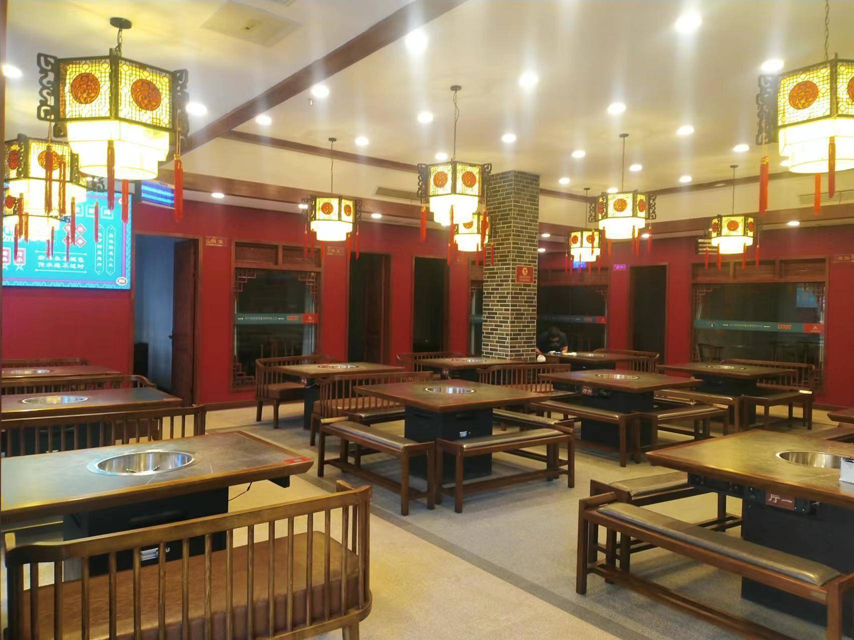 火锅实体店深陷泥潭，如何突出重围？