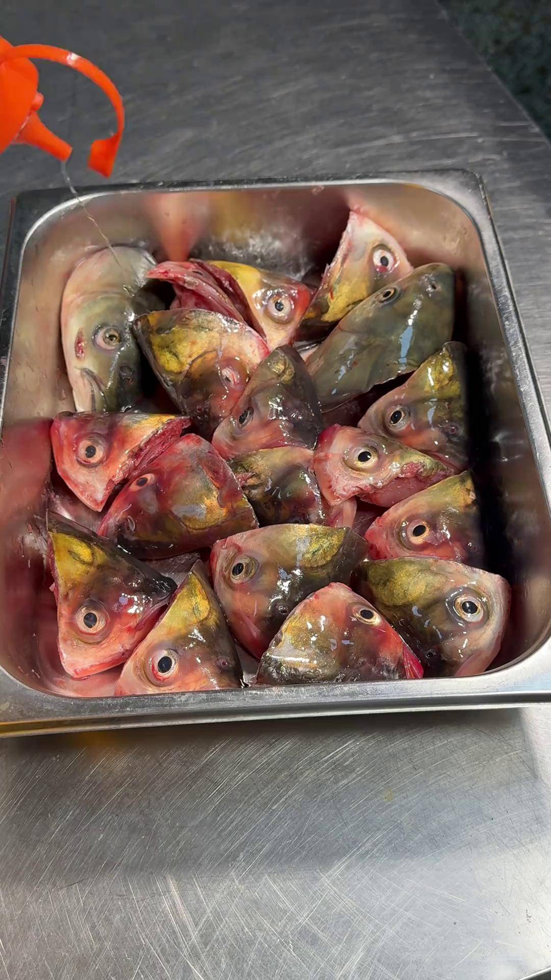 菜市场不要钱的鱼嘴巴这样做,居然是湖南特色美食,你们没吃过吧 就靠