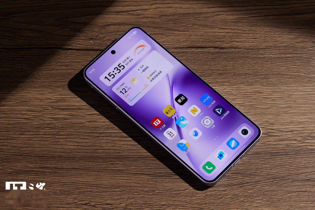 vivo X200s 实拍图赏：“饼干头”镜头，“果味”小直屏