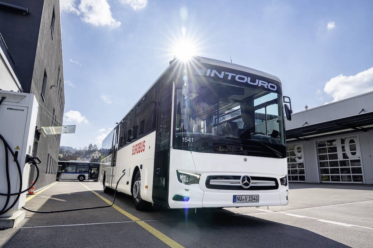 据戴姆勒客车公司市场,销售及客户服务部门的负责人mirko sgodda介绍