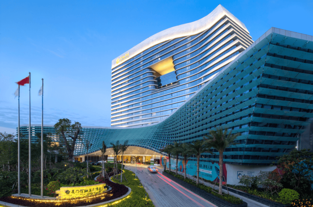 坐落于厦门岛内环岛东路的厦门佰翔五通酒店拥有私享沙滩,极致亲水