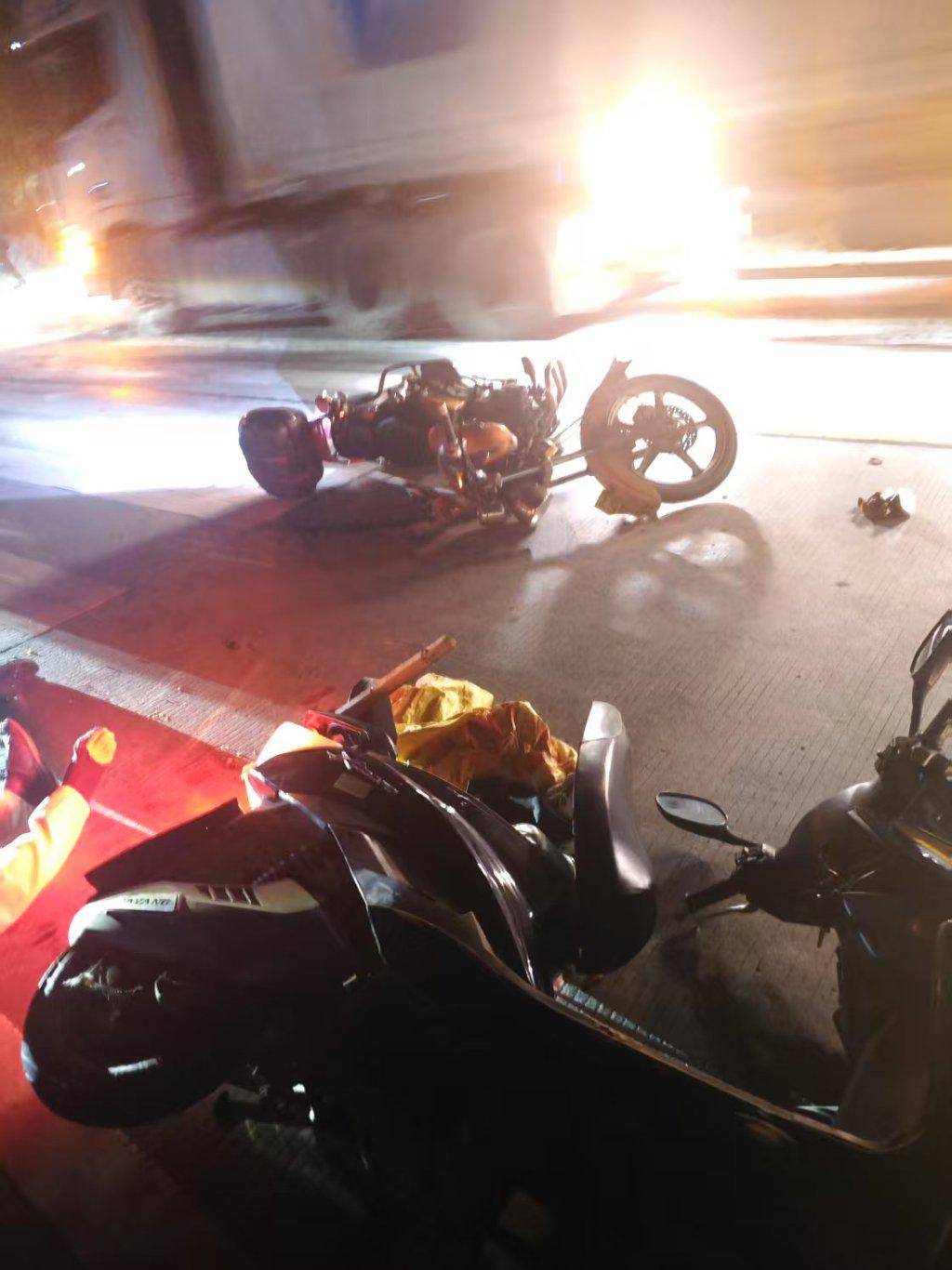 夜晚醉驾摩托不开灯与右转"电动车"相撞,后者被判赔14万