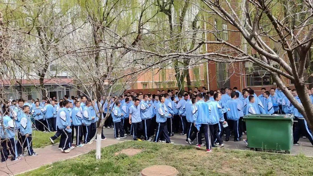 广饶一中开展宿舍消防应急疏散演练