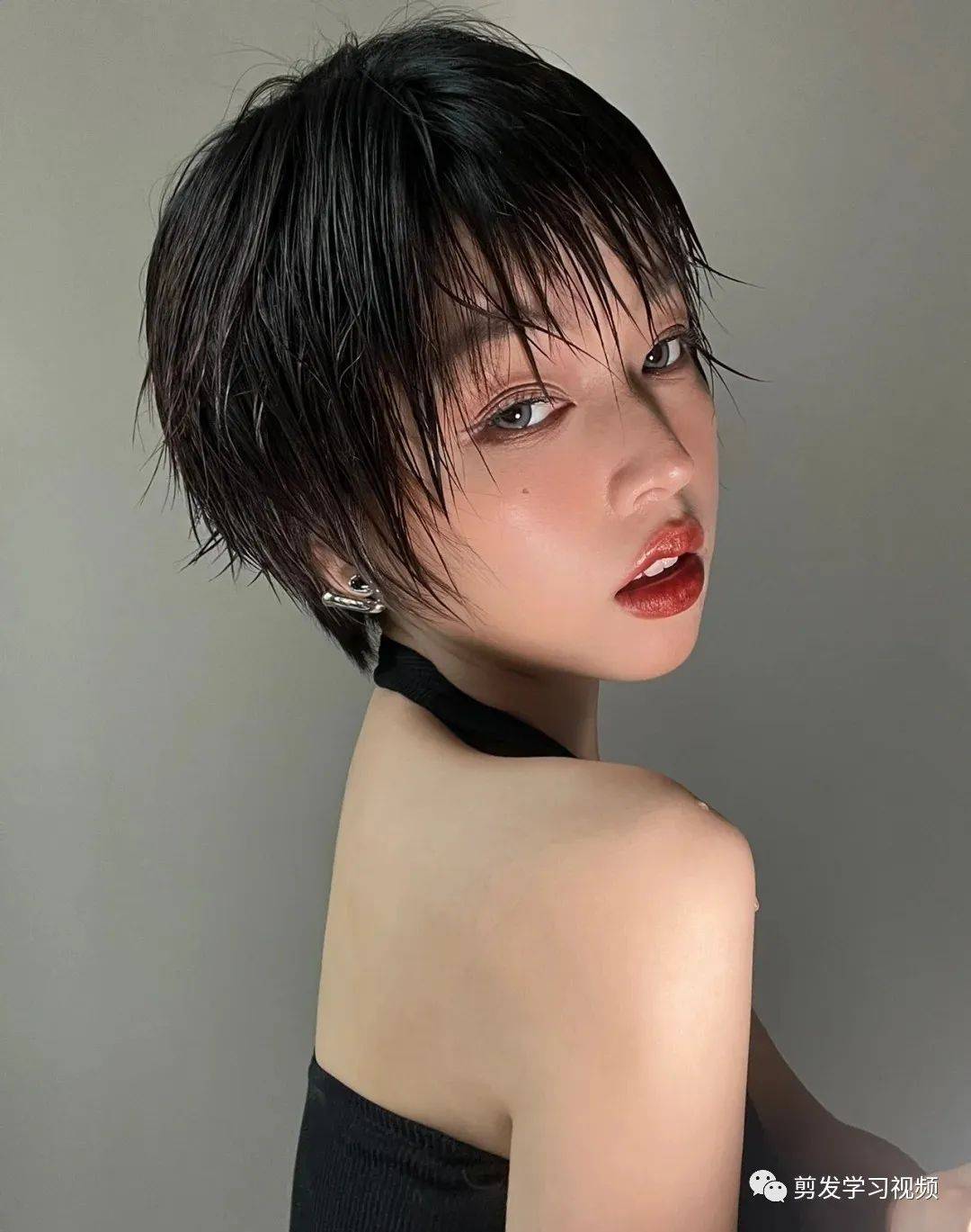 春夏发型来了短发这样剪超减龄