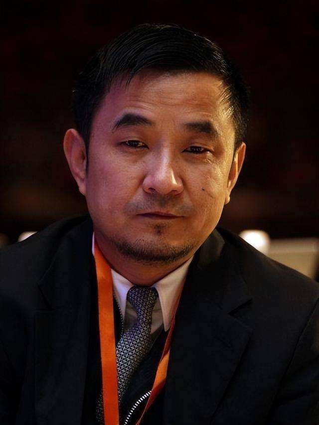 王永红:公司破产欠800亿,套61亿携女明星出逃,亲爹去世都不回来