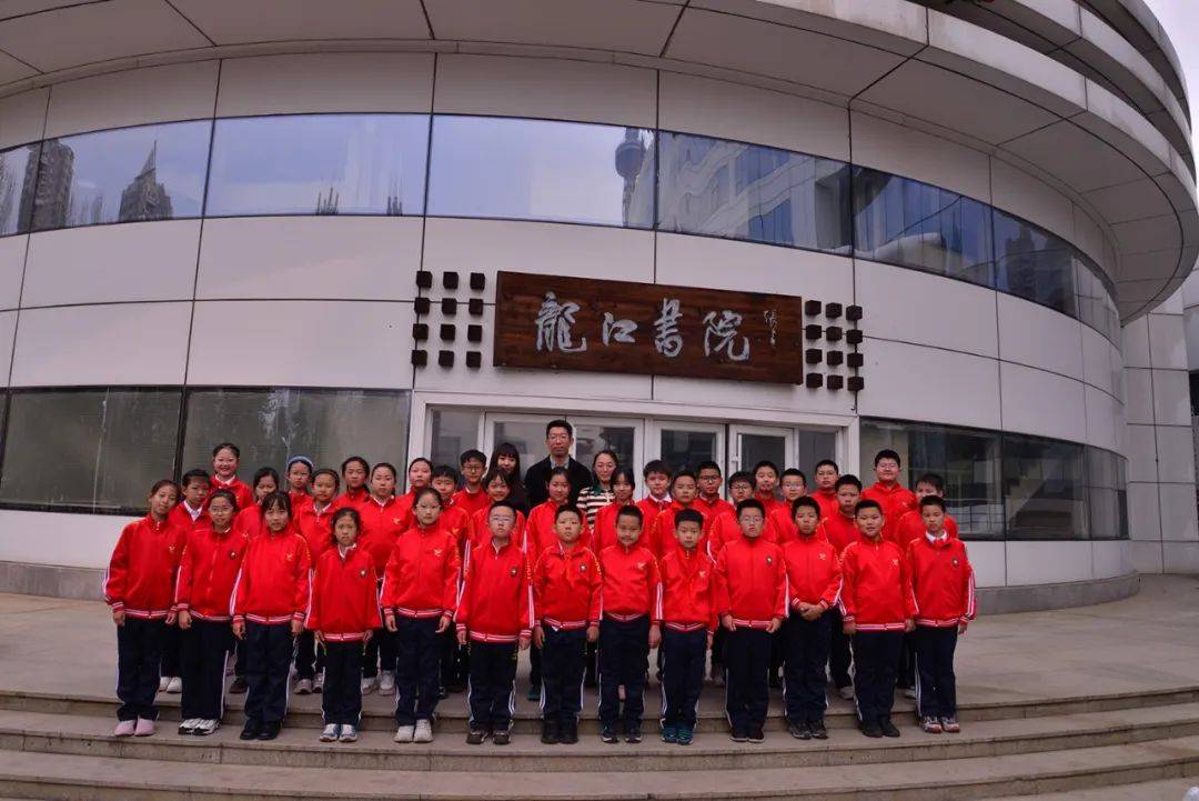 馆校共织书韵 书香润泽青苗——龙图携手逸夫小学校开启“书香伴成长”奇妙之旅