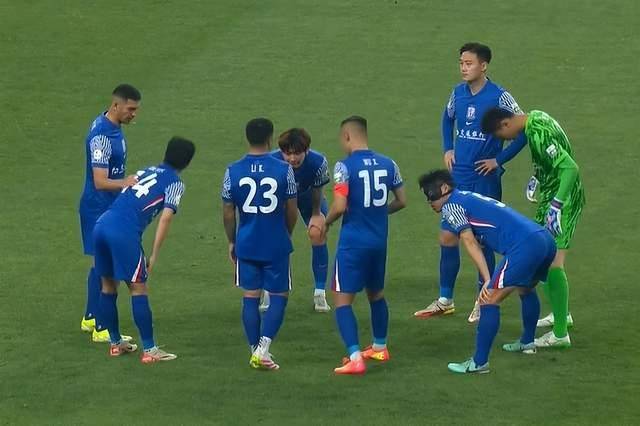 上海申花2-0胜武汉三镇，8轮20分稳居中超榜首