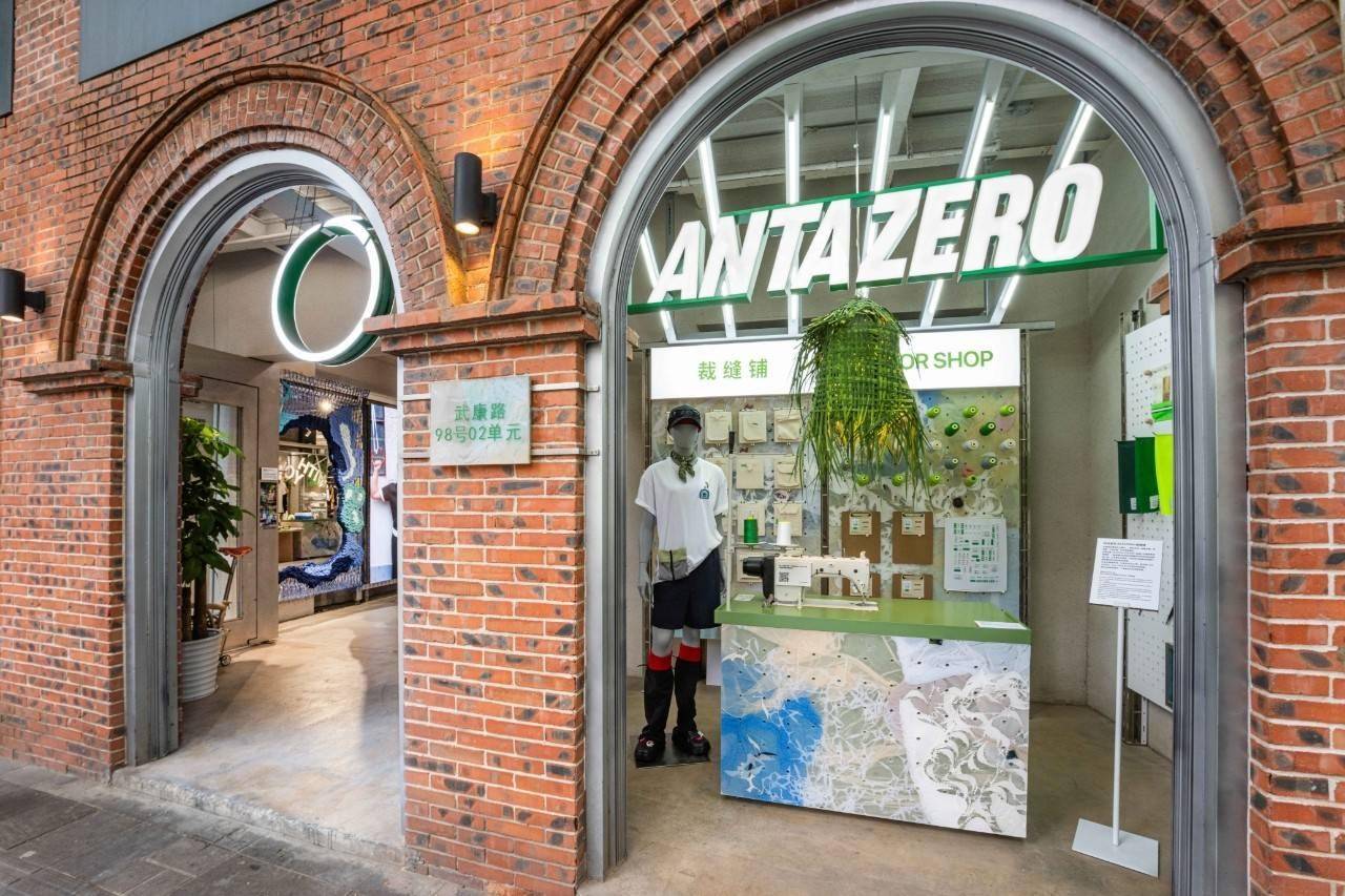 安踏0碳店一周年：更多的“绿色”产品，更少的资源消耗