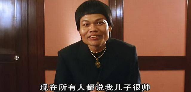 香港最丑男人大变身71岁八两金变潮叔新造型撞脸PG电子注册罗莽引热议(图2)