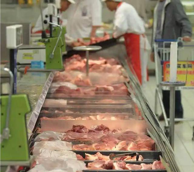 中美贸易到底都互相卖啥？中国取消1.2万吨猪肉订单，事儿很大