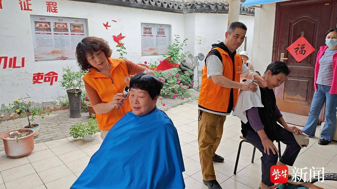 弘扬劳动精神,便民服务进社区_二社区_居民_维修