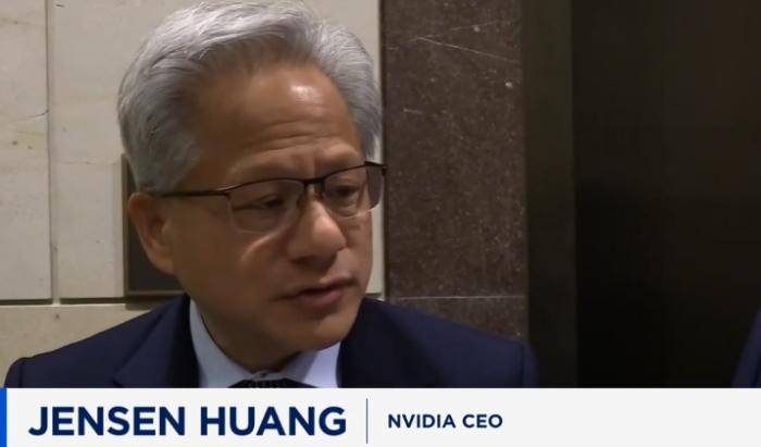 英伟达CEO：中国在AI领域并不落后于美国