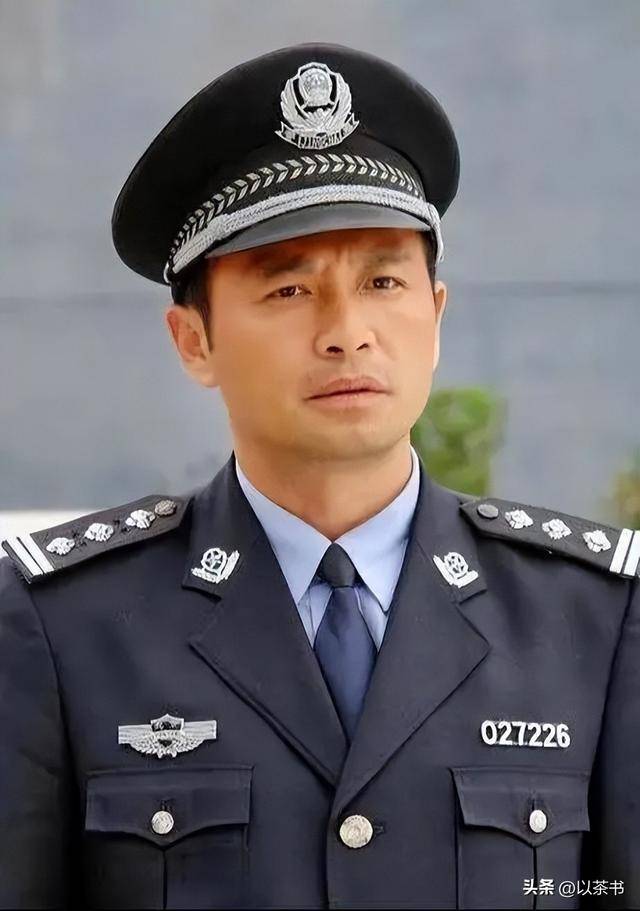 61岁丁志诚现状：住所和前妻相隔200米未再婚，摇身一变成女儿奴