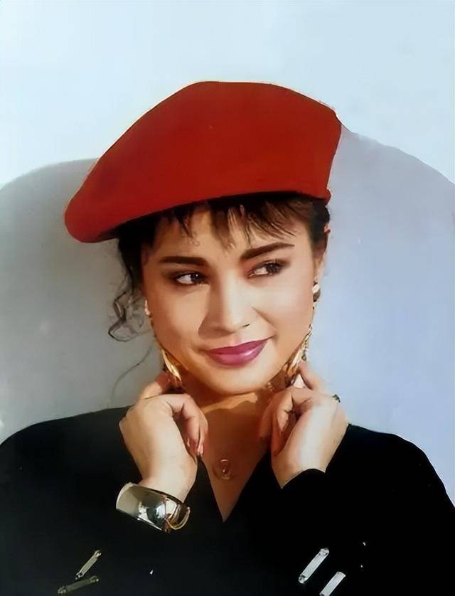 62岁张晓敏现状:定居加拿大,事业有成儿女双全,模样大变认不出