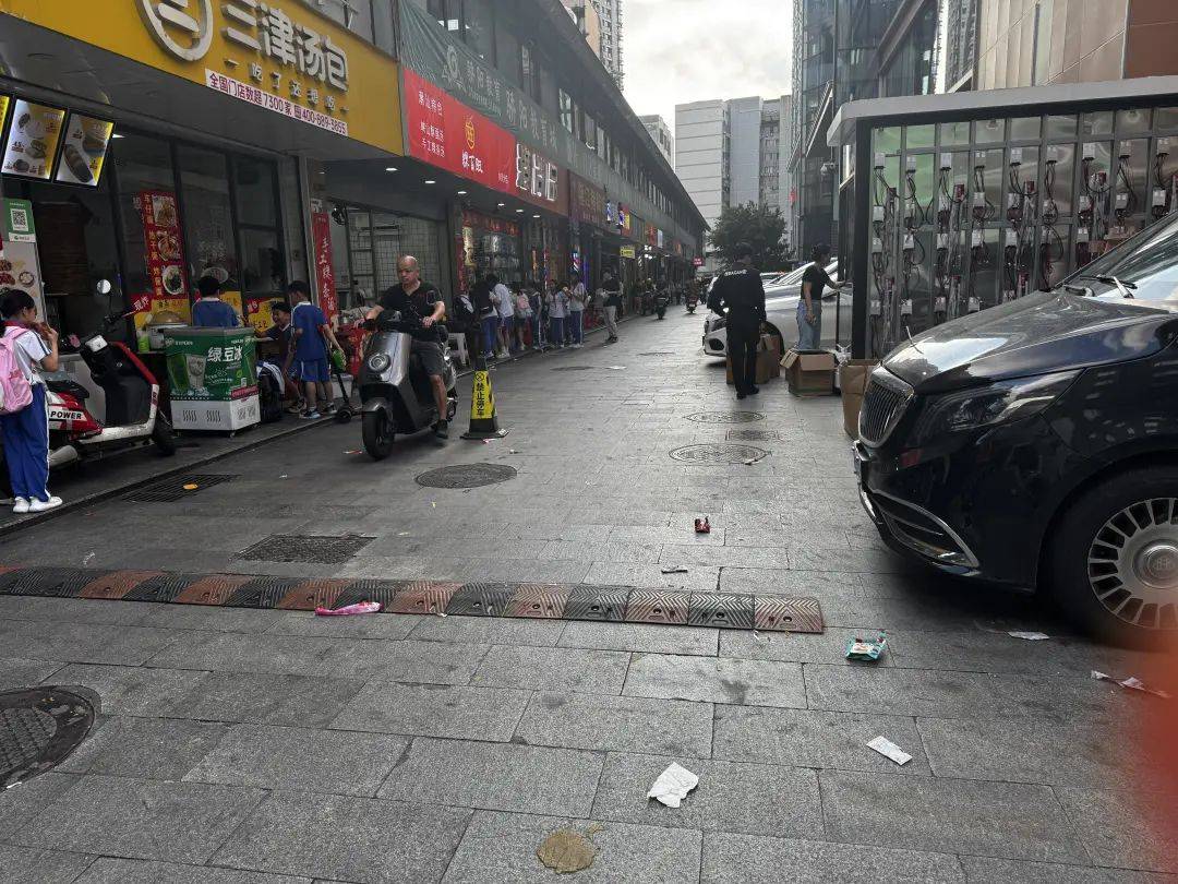 “路面垃圾桶越来越少”？深圳多街道市容情况引热议九游娱乐下载留言近600条(图1)