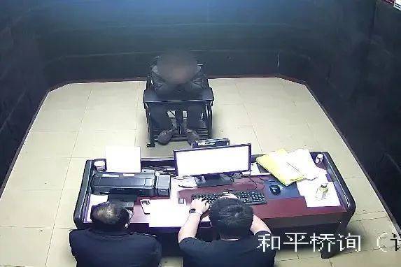 玻璃欧博体育官网杯轮胎废旧家具……江苏一男子高空抛物被刑拘(图3)