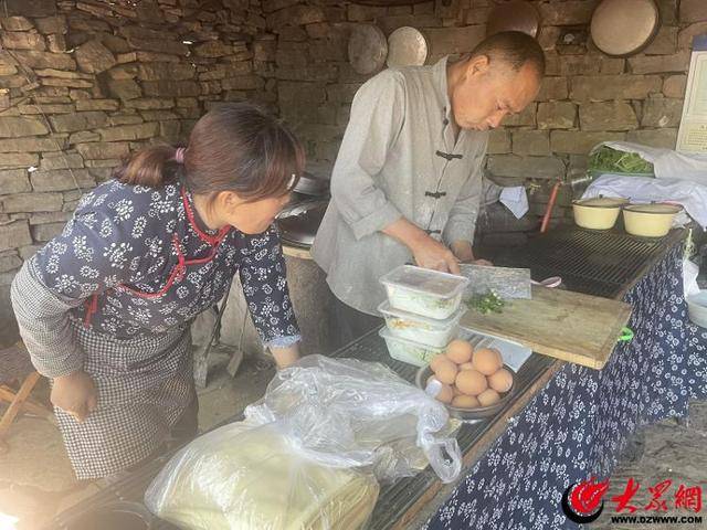 红嫂家乡旅游区：沉浸式红色文旅体验项星空体育网址目带“火”特色小吃经济(图3)