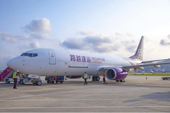 跨越速运荣获三大航司奖项胡海建董事长领航航空物流新高度
