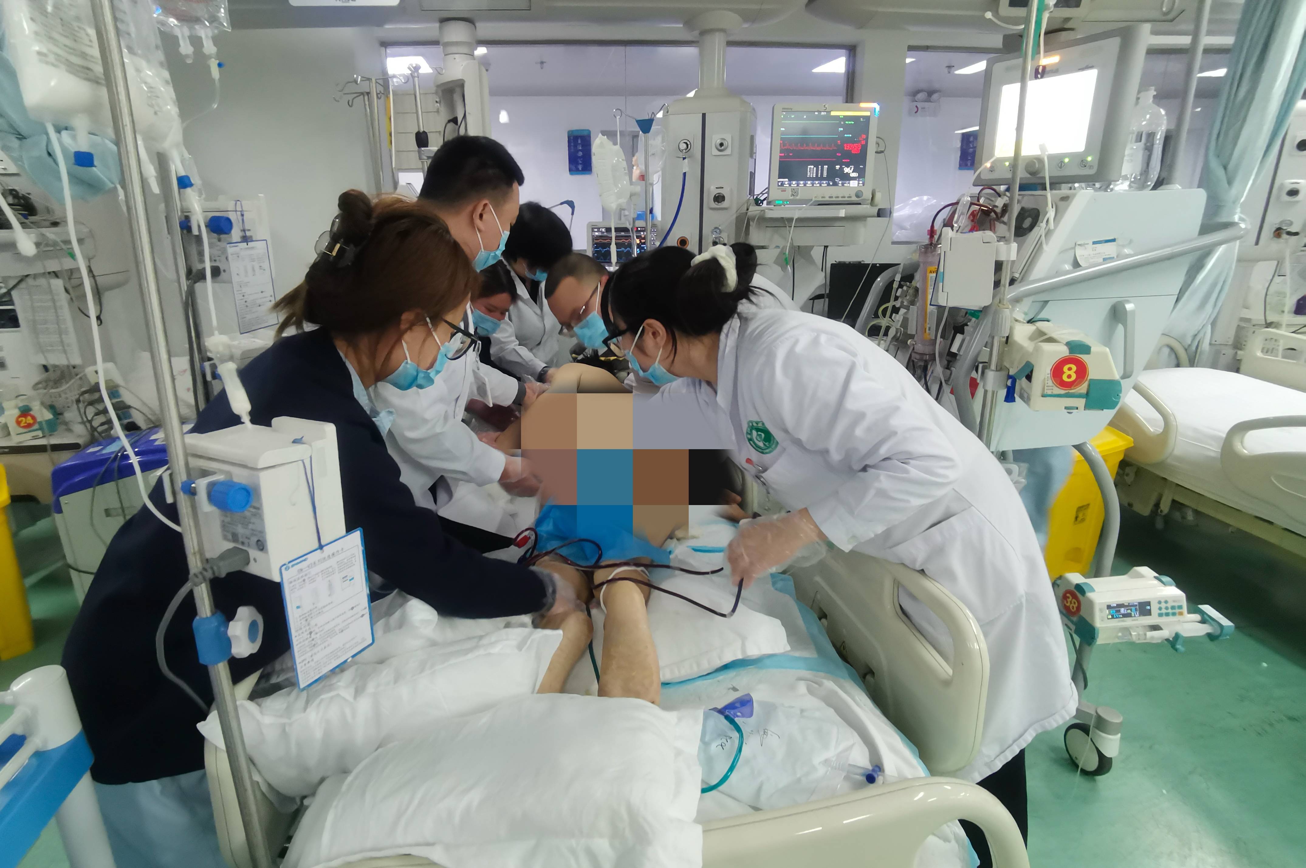 八旬老人心跳骤停!金沙县中医医院中西医并重,生死竞速49天创生命奇迹