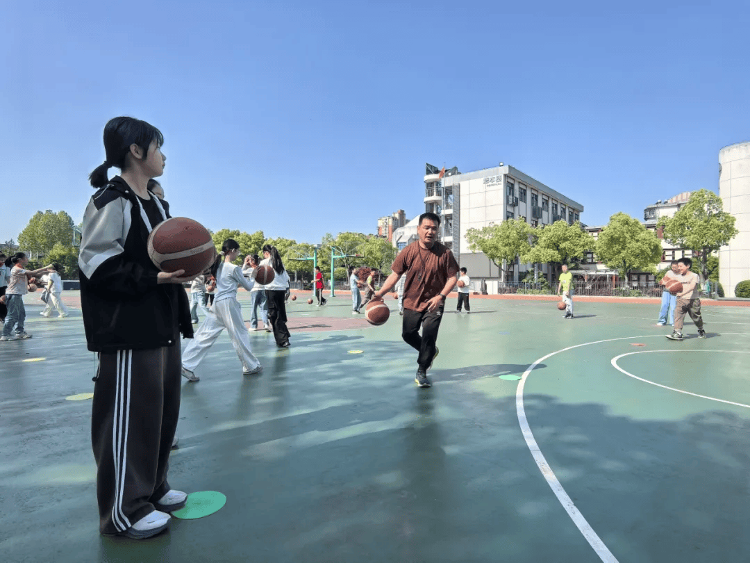 浙江海盐县天宁小学教育集团开展"生本课堂"体育专场记实