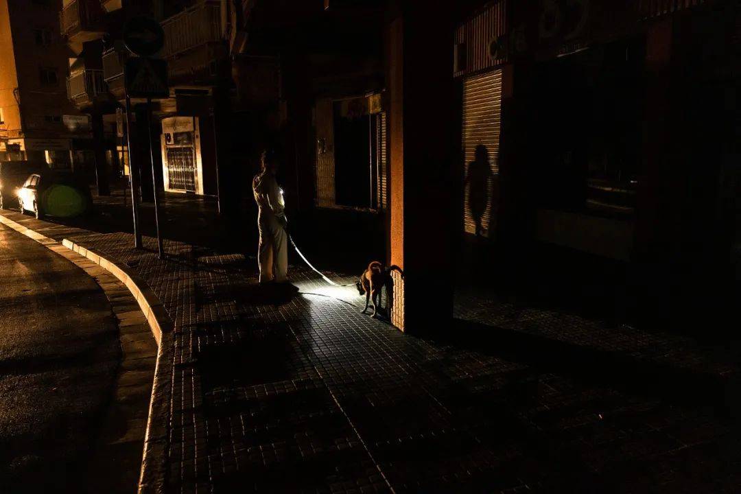 图片[4]-交通瘫痪、摸黑上班，欧洲人没电用了？-华闻时空