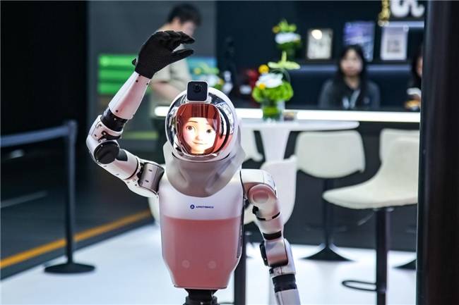 光峰科技将携“机器人之脸”参展2025全球人工智能终端展