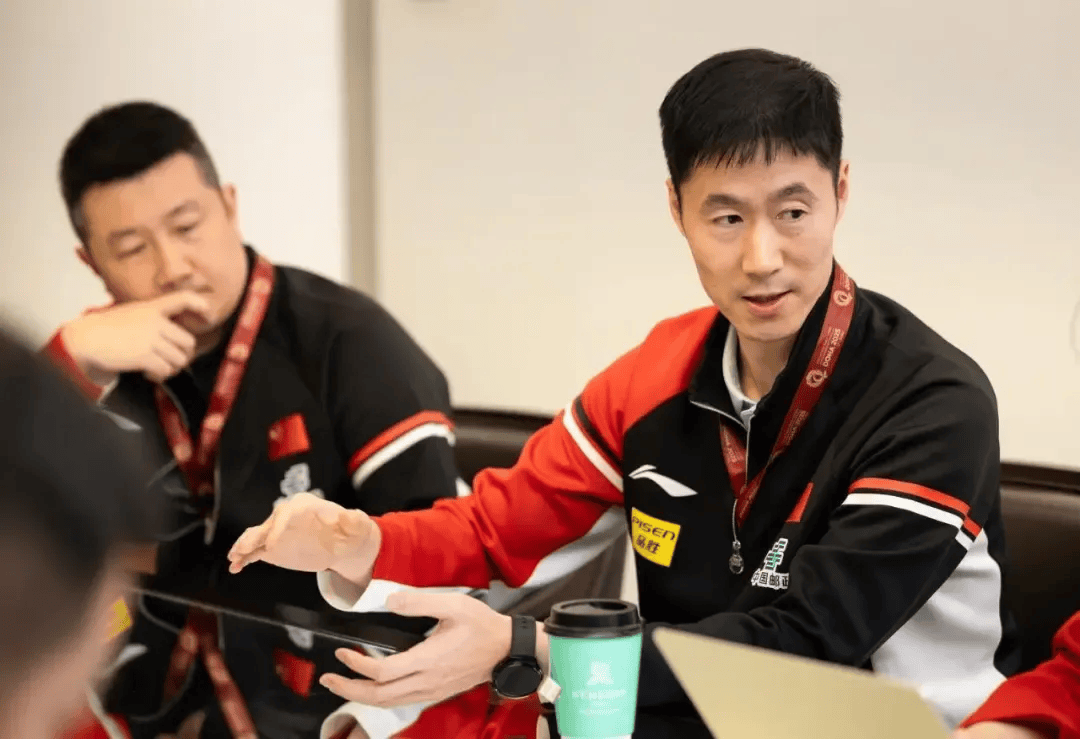 世体：对阵巴萨前西班牙人体育场附近发生车祸，十几名球迷受伤