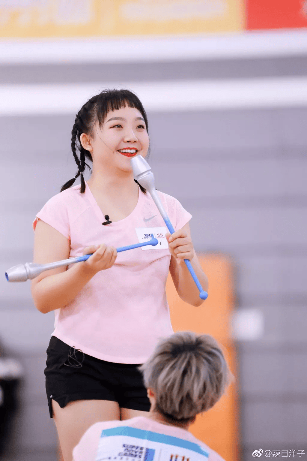 “内娱第一搞笑女”暴瘦20斤，美到全网认不出：她是换头还是换脸了？