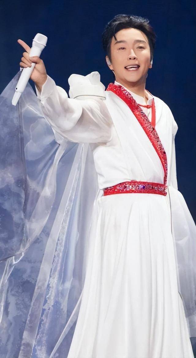 "反串歌星"李玉刚,一手好牌打得稀烂,梅葆玖:死不原谅