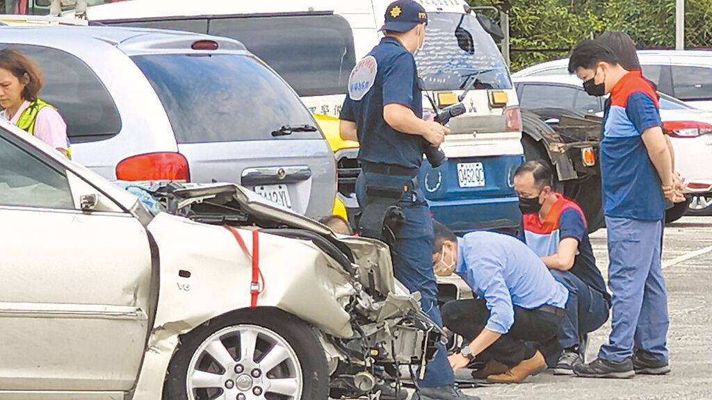 台湾学校门口车祸频发 民众盼校园周边交通改革