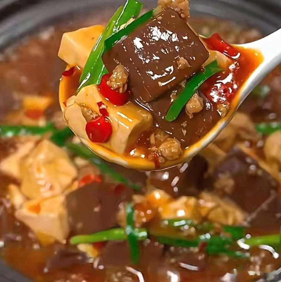 家常版猪血烧豆腐,营养美味,滑嫩又入味,汤汁都能拌3大碗米饭