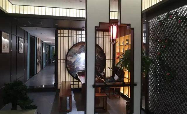 祖坟挖出3公斤金砖？官员被曝找足疗店代收贿款