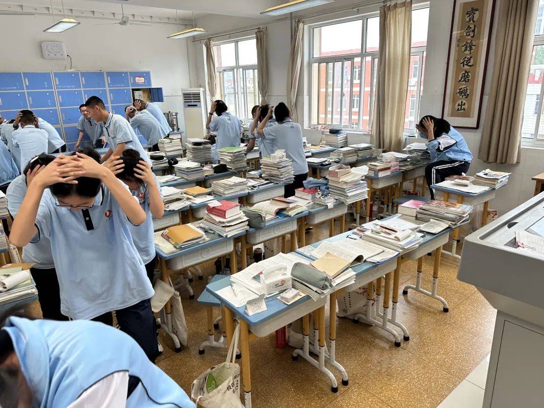 广饶一中开展抗震逃生演练 筑牢校园安全防线