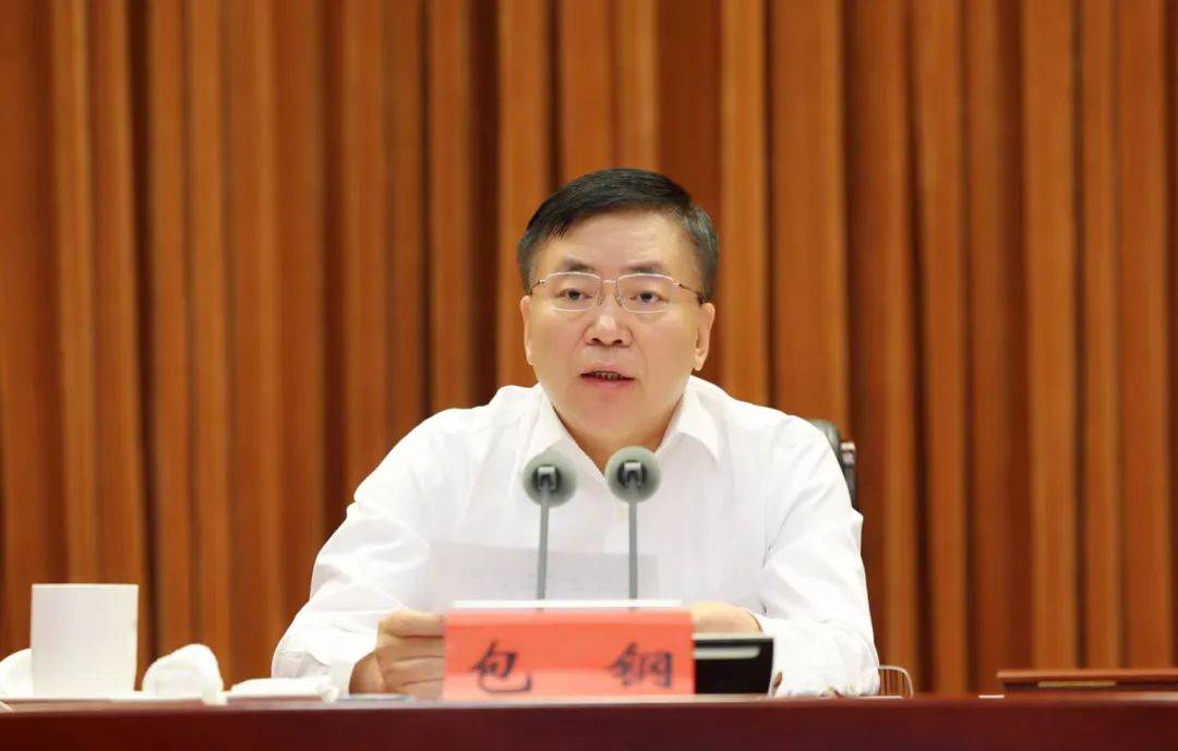 市委召开深入贯彻中央八项规定精神学习教育警示教育会 包钢主持并讲