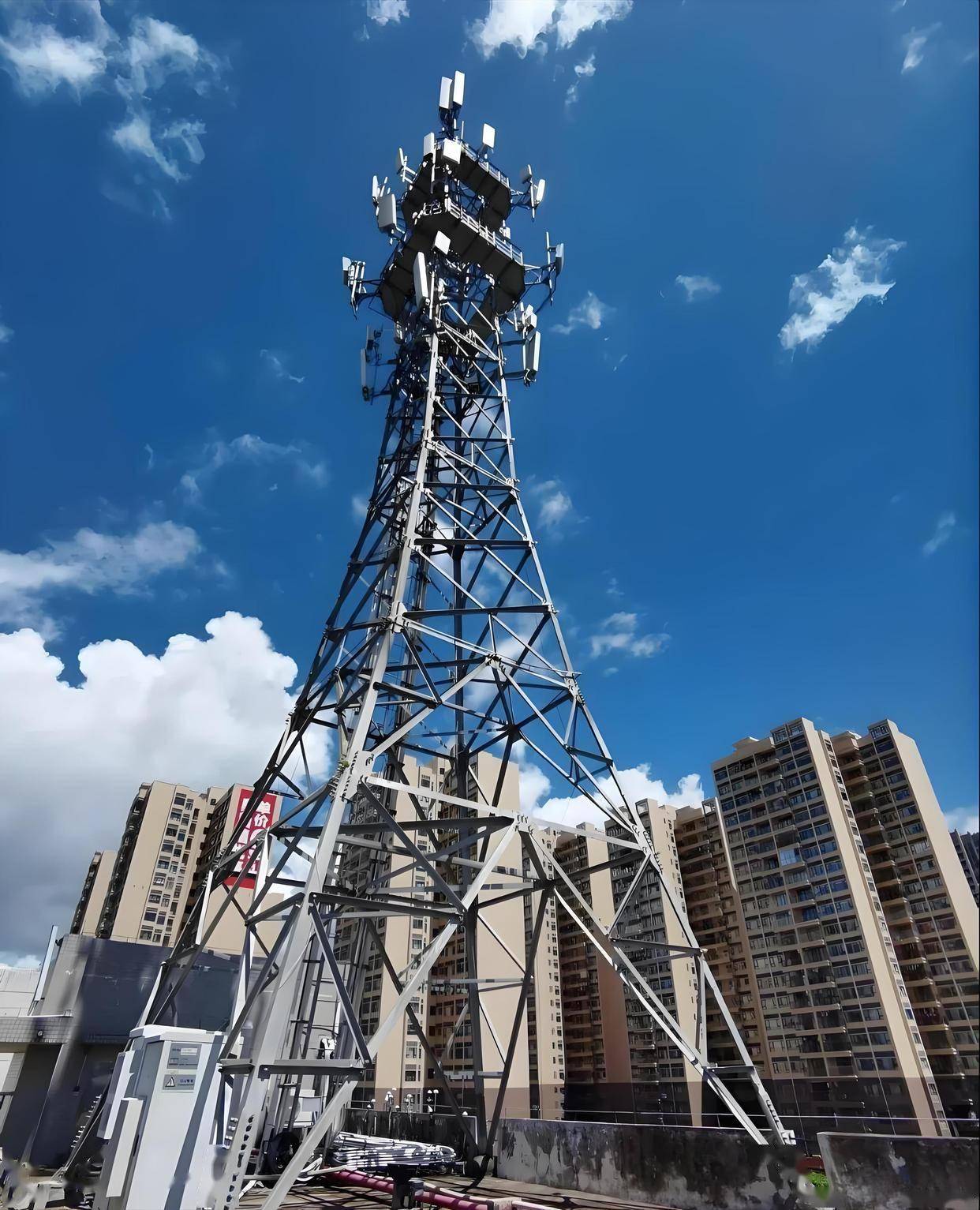 中国移动信号塔上有摄像头吗?用途揭秘与日常影响解析