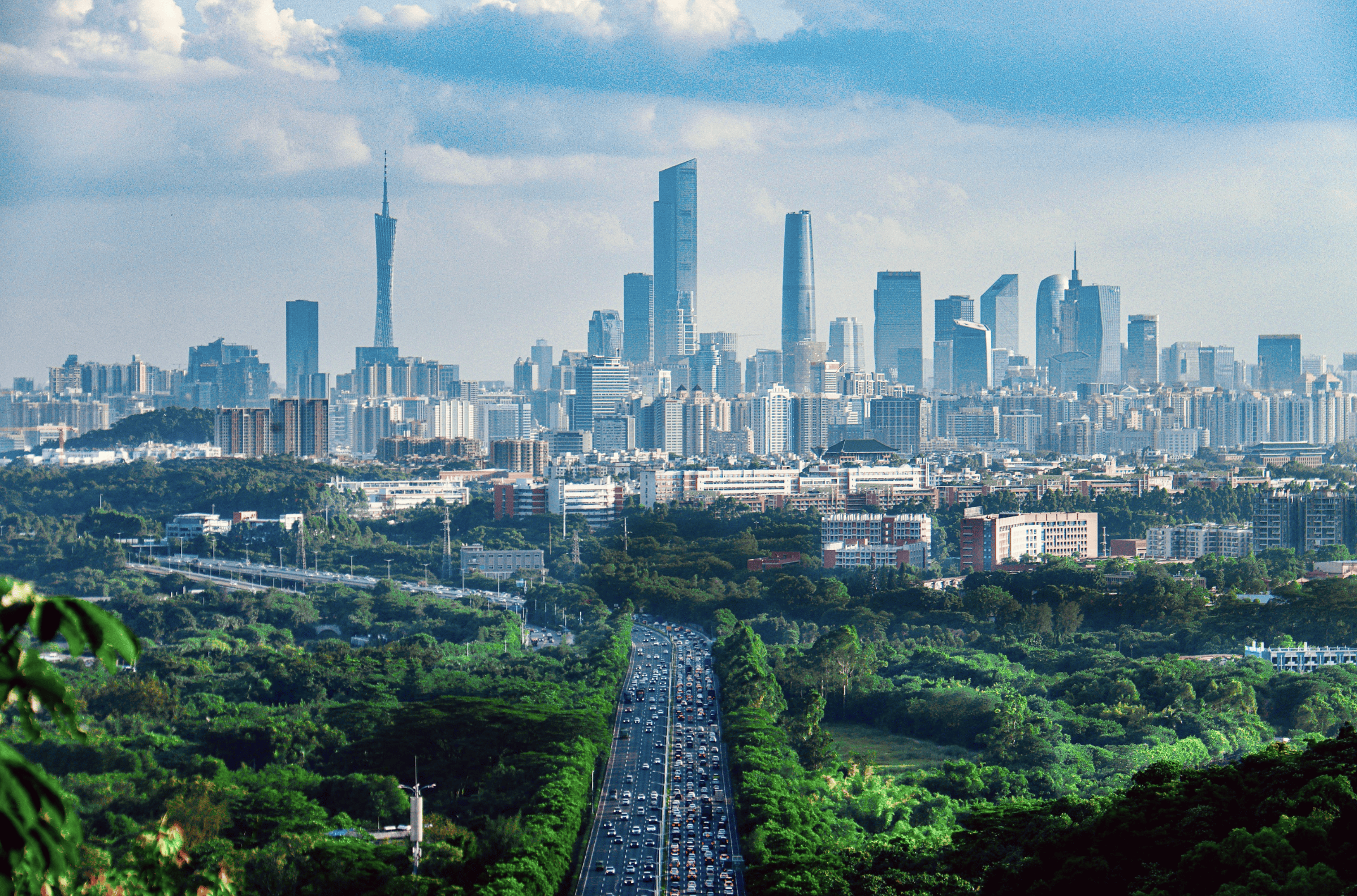 这片承载着广州城市东进梦想的新生之地,乘着改革开放的春风,以"天河