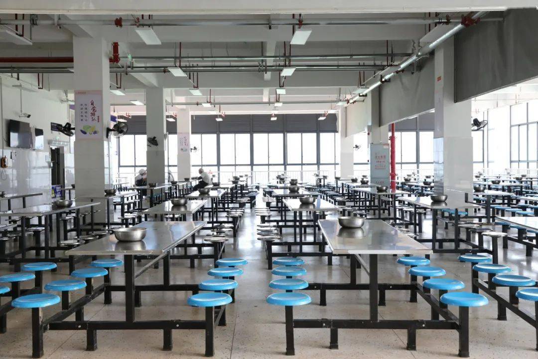 低进高出展实力 一校两区创辉煌