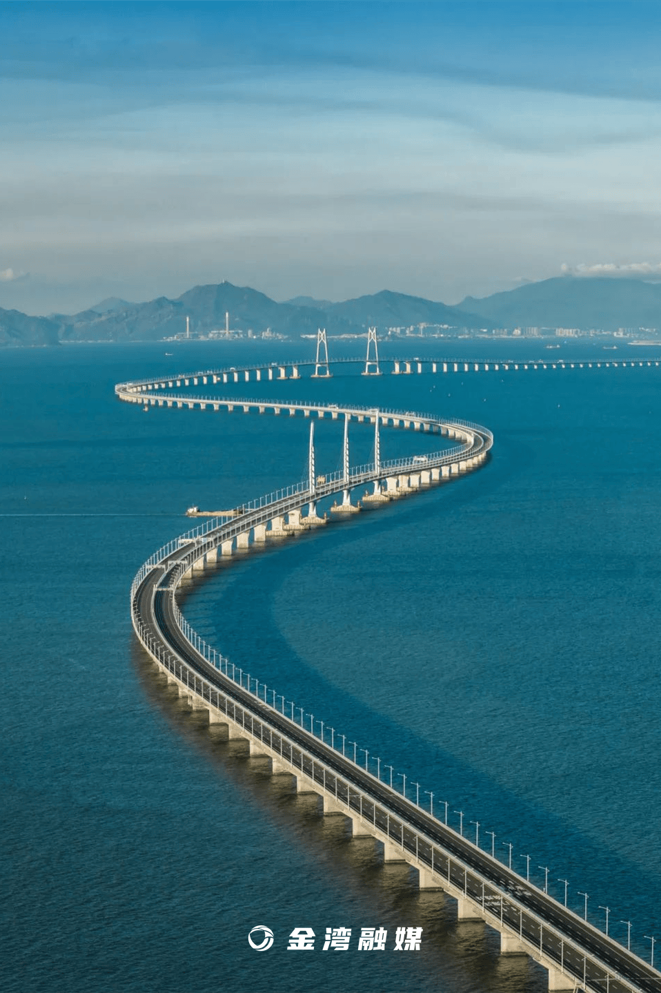 如今,地处湾区西翼的金湾区通过港珠澳大桥,黄茅海跨海通道这两大超级