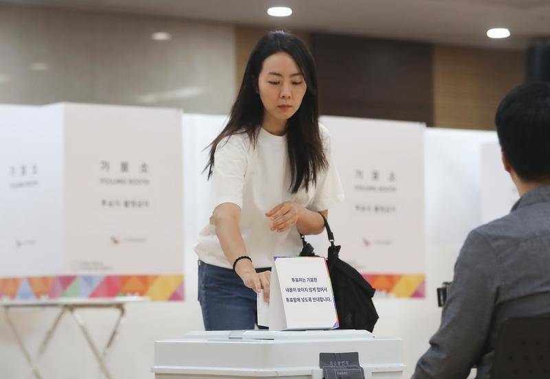 李在明出口民调大幅领先 新总统预计4日直接就职