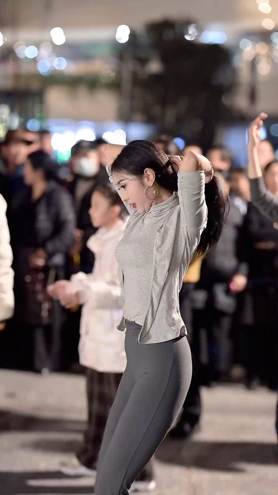 有这样的女朋友你几点回家?街拍 锅庄舞 女人味 藏族苏拉