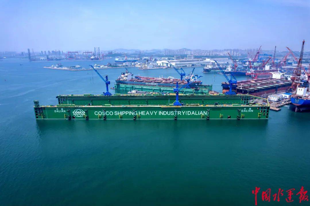 "号浮船坞迎来首艘坞修船舶