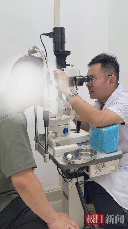 男子不慎撞伤左眼,男子AI问诊险误病情_魏先生_视网膜_视力