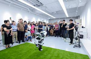 人形机器人总订单规模已超2000台！松延动力姜哲源：当下最主要任务在于生产和交付
