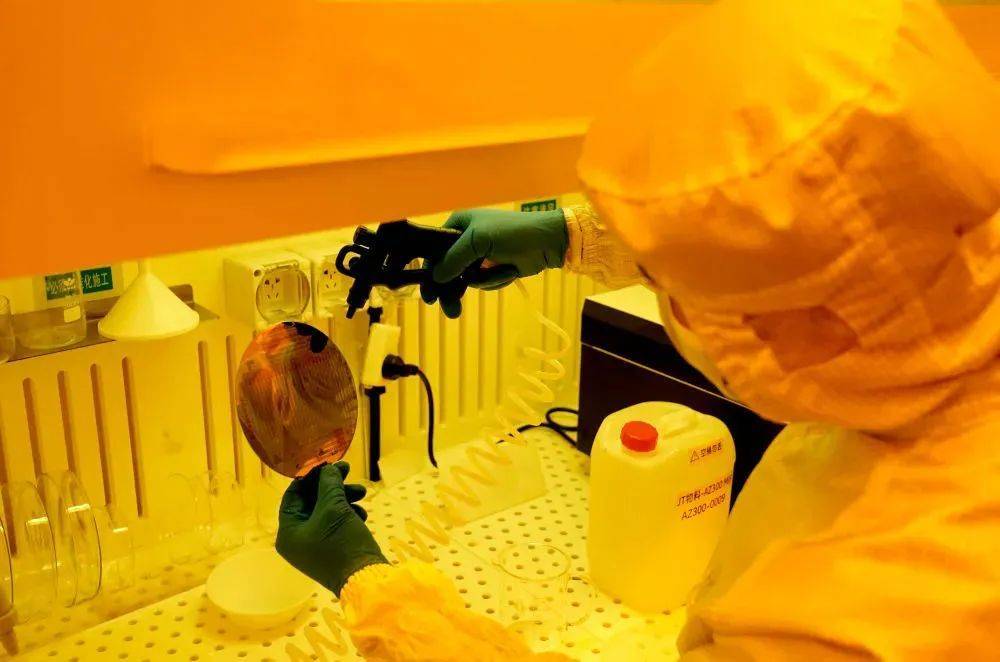 用意念玩游戏？我国成功开展首例侵入式脑机接口临床试验