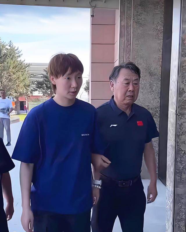 王曼昱感恩父亲：摆摊卖肉夹馍供我打球，他让我学会了吃苦与奋斗