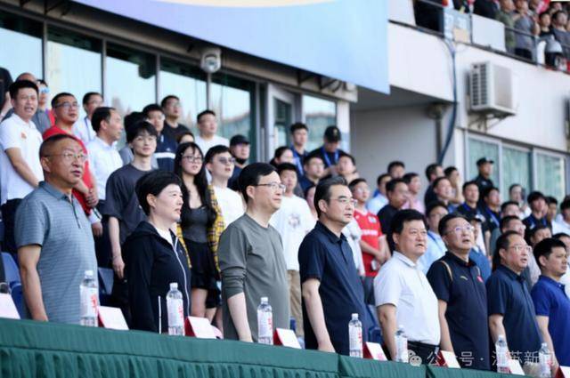 一看就会（南京市市委常委人员名单）南京市市委常委书记，南京市市长、淮安市委书记现场观看“苏超”，镇江市市长“探班”球员，塑料袋，
